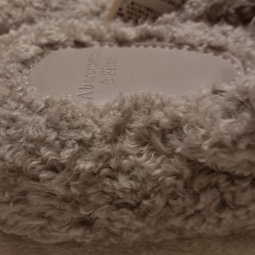 Abercrombie & Fitch Cream Slippers - Picture 3 of 3